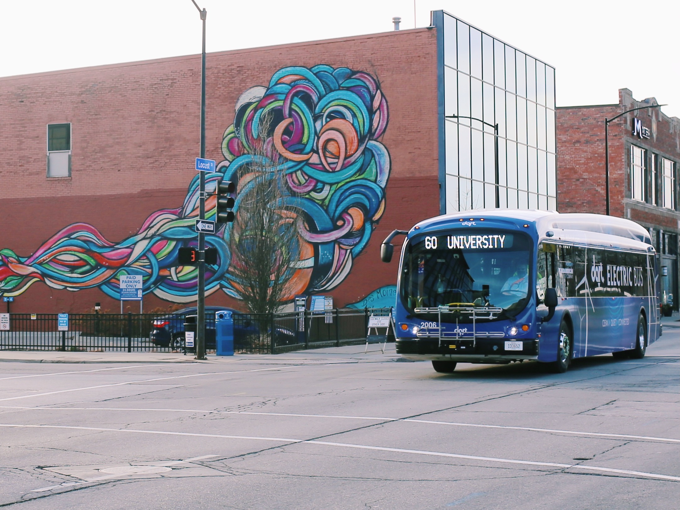 Photo of DART Electric Bus on Route 60 in Des Moines