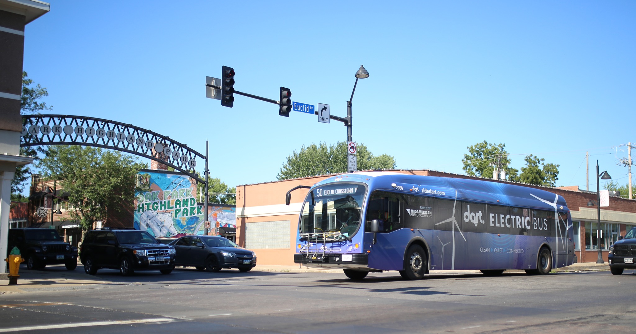 Photo of DART Electric Bus on Route 50 in Des Moines